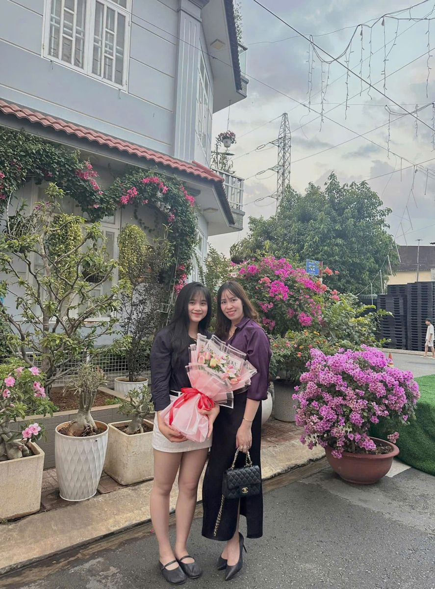 Dáng đẹp, da xinh – Phụ nữ  khu dân cư  Phú Mỹ Hiệp, DĨ AN, BÌNH DƯƠNG